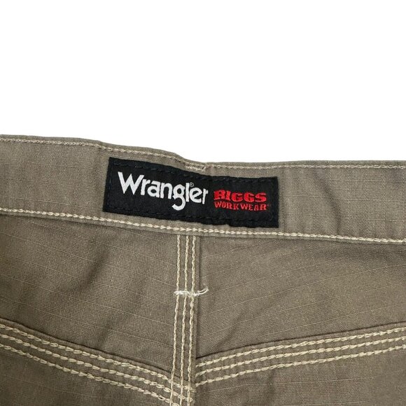 Wrangler Riggs Workwear Cargo Carpenter Shorts Men SZ 46 Relaxed Fit With Tags - Picture 2 of 13